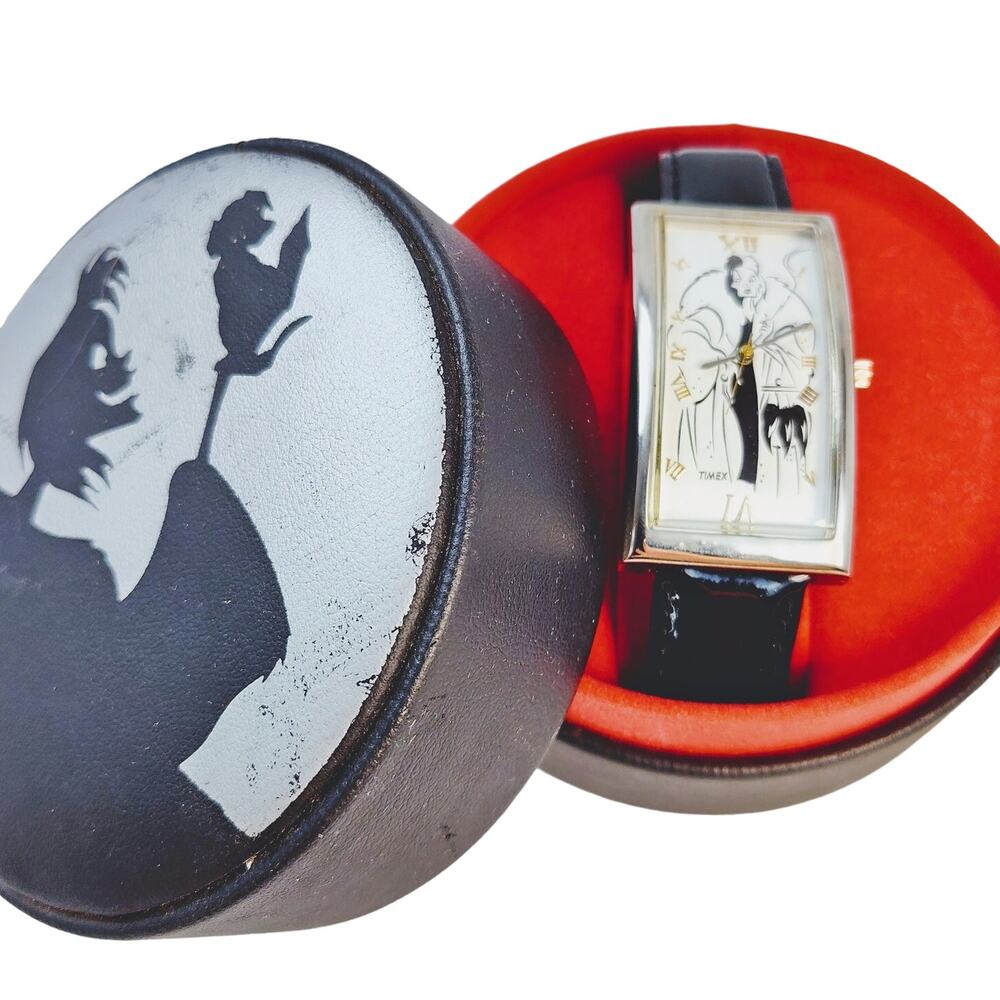 Disney Villains Cruella de Vil Watch Silver Curved Rare NIB